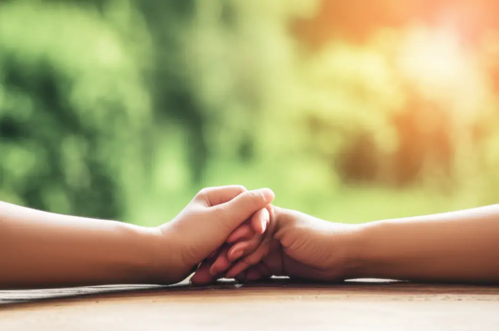 Cuidador em um momento de pausa.